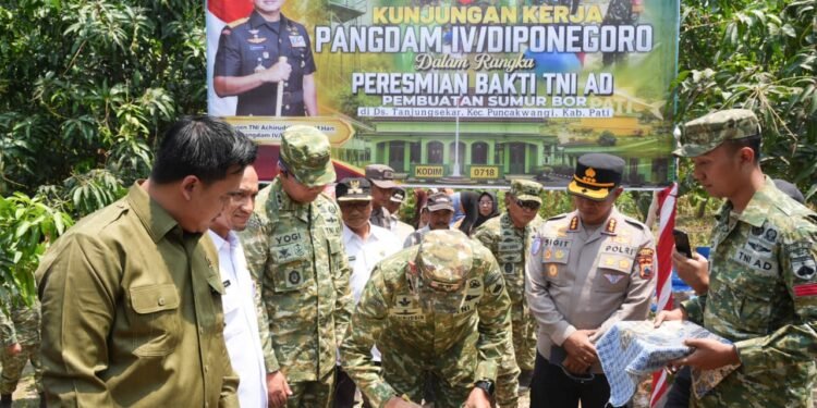 Pangdam IV/Diponegoro Tinjau Jembatan Gantung Merah Putih dan Resmikan Sumur Bor di Pati