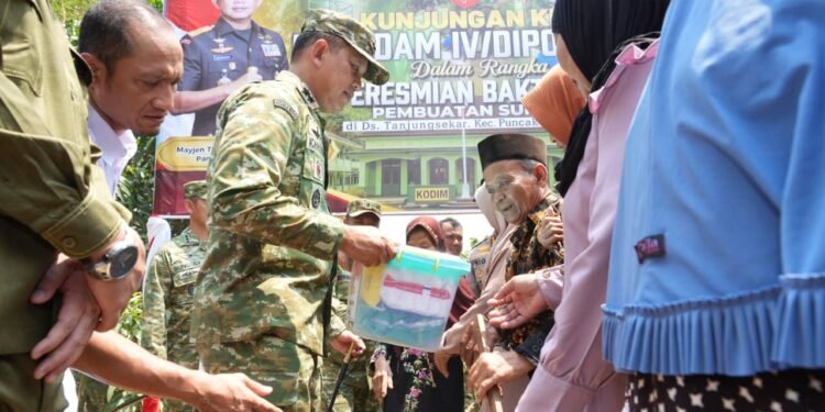 Pangdam IV/Diponegoro Tinjau Jembatan Gantung Merah Putih dan Resmikan Sumur Bor di Pati