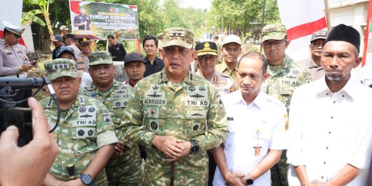 Pangdam IV/Diponegoro Tinjau Jembatan Gantung Merah Putih dan Resmikan Sumur Bor di Pati