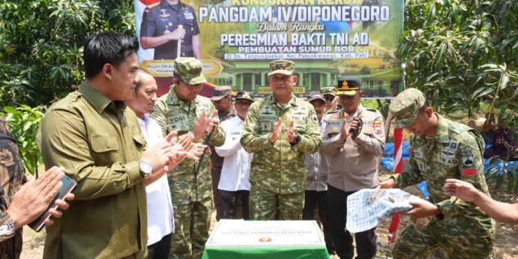 Pangdam IV/Diponegoro Tinjau Jembatan Gantung Merah Putih dan Resmikan Sumur Bor di Pati