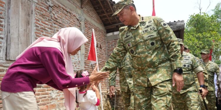 Pangdam IV/Diponegoro Tinjau Jembatan Gantung Merah Putih dan Resmikan Sumur Bor di Pati