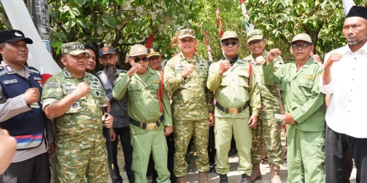 Pangdam IV/Diponegoro Tinjau Jembatan Gantung Merah Putih dan Resmikan Sumur Bor di Pati