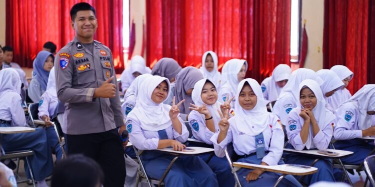 Tak Cuma Jaga Kamtibmas, Polresta Batang Kini Ajak Siswa SMA Lihai Gunakan AI Secara Bijak