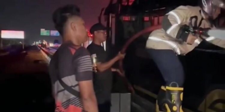 Bus PO Tunas Muda Ludes Terbakar di Tol Batang-Semarang, 15 Penumpang Selamat