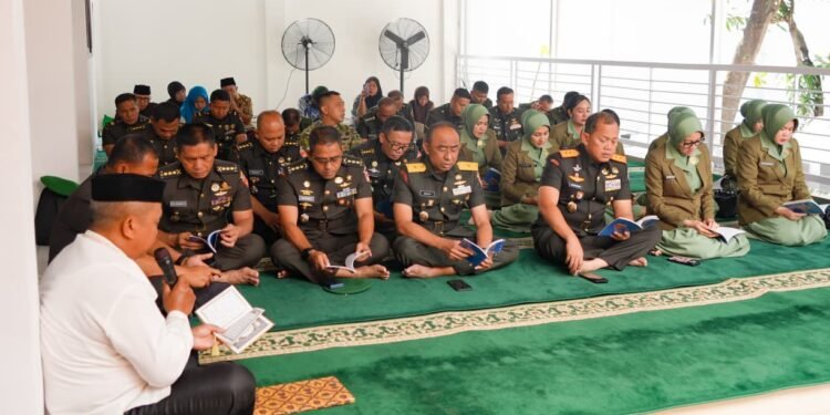 Pangdam IV/Diponegoro Ziarah ke Makam Pangeran Diponegoro di Makassar
