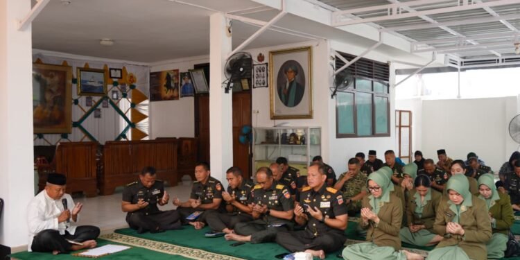 Pangdam IV/Diponegoro Ziarah ke Makam Pangeran Diponegoro di Makassar