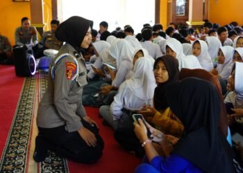 Dukung Literasi Digital Pelajar, Polresta Batang Gelar Sosialisasi dan Pelatihan Paham AI di SMAN 1 Wonotungal