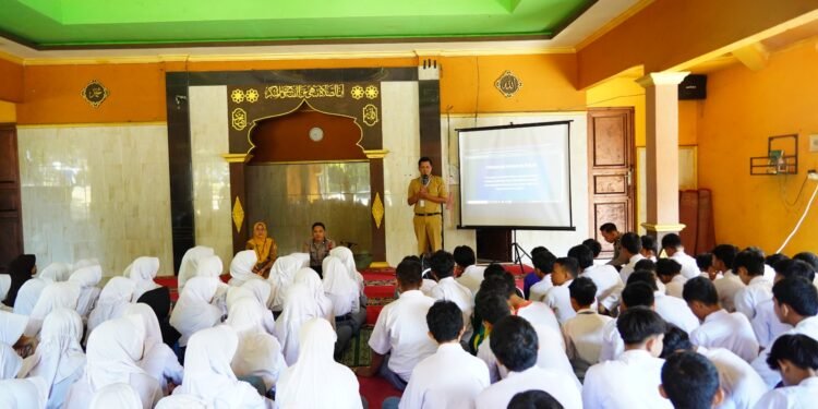 Dukung Literasi Digital Pelajar, Polresta Batang Gelar Sosialisasi dan Pelatihan Paham AI di SMAN 1 Wonotungal