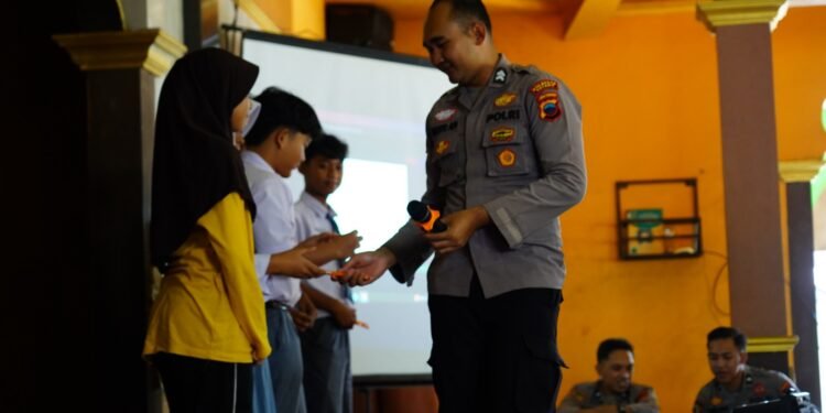 Dukung Literasi Digital Pelajar, Polresta Batang Gelar Sosialisasi dan Pelatihan Paham AI di SMAN 1 Wonotungal