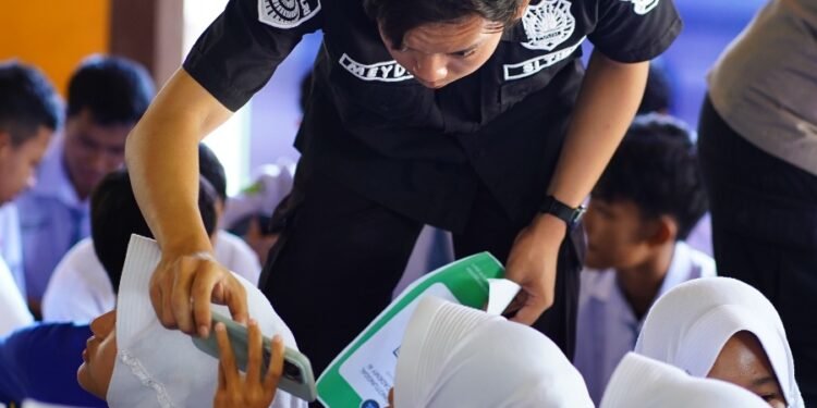 Dukung Literasi Digital Pelajar, Polresta Batang Gelar Sosialisasi dan Pelatihan Paham AI di SMAN 1 Wonotungal