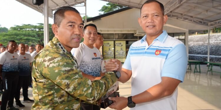Pangdam IV/Diponegoro Apresiasi Pamen Berprestasi dalam Lomba Menembak dan Renmil