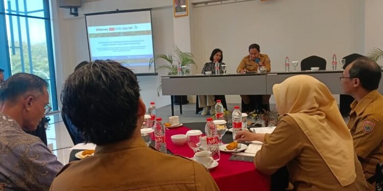 Lindungi Pesisir Batang dari Abrasi, Para Pihak Dorong Pendekatan Berbasis Alam