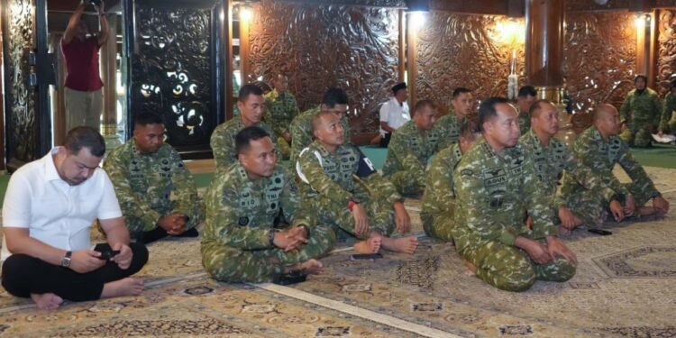 Pangdam IV/Diponegoro Dampingi Panglima TNI Ziarah ke Makam Jenderal Besar TNI (Purn) Soeharto di Giri Bangun