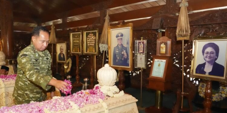 Pangdam IV/Diponegoro Dampingi Panglima TNI Ziarah ke Makam Jenderal Besar TNI (Purn) Soeharto di Giri Bangun