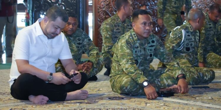 Pangdam IV/Diponegoro Dampingi Panglima TNI Ziarah ke Makam Jenderal Besar TNI (Purn) Soeharto di Giri Bangun