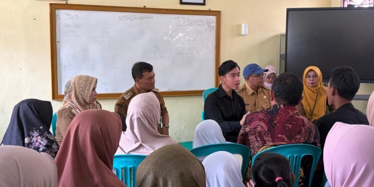 Memahami Kekhawatiran Orang Tua Siswa, Wapres Pastikan Penanganan Optimal Bagi Korban Keracunan Makanan di Batang
