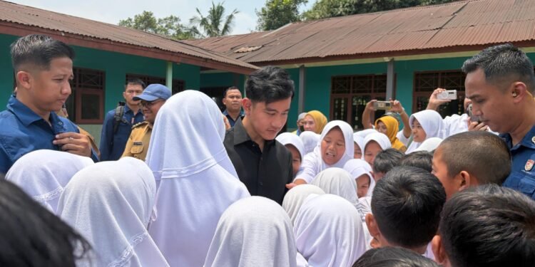 Memahami Kekhawatiran Orang Tua Siswa, Wapres Pastikan Penanganan Optimal Bagi Korban Keracunan Makanan di Batang