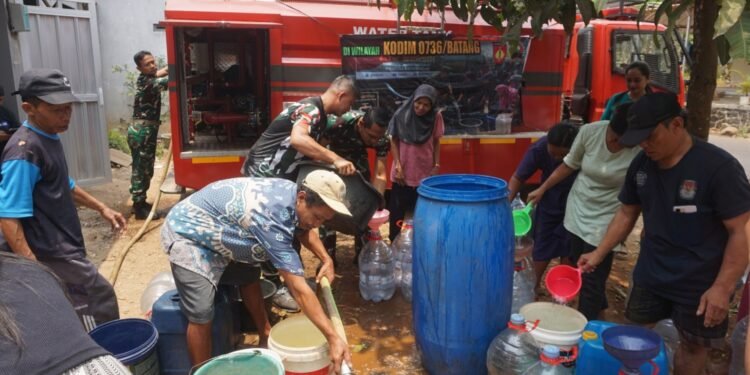 Krisis Air Bersih, Kodim Salurkan 12.000 Liter ke Desa Pesalakan