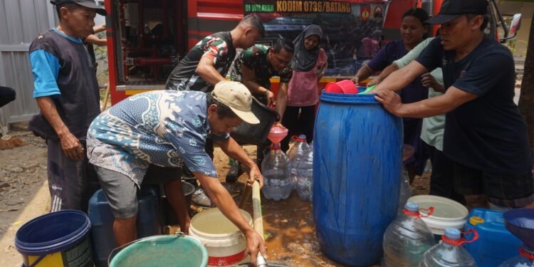 Krisis Air Bersih, Kodim Salurkan 12.000 Liter ke Desa Pesalakan