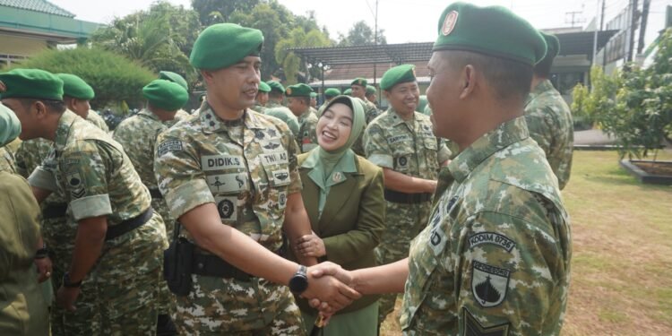 Dandim 0736 Batang Pimpin Upacara Kenaikan Pangkat 31 Prajurit