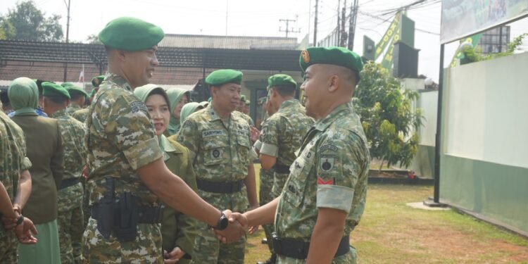 Dandim 0736 Batang Pimpin Upacara Kenaikan Pangkat 31 Prajurit