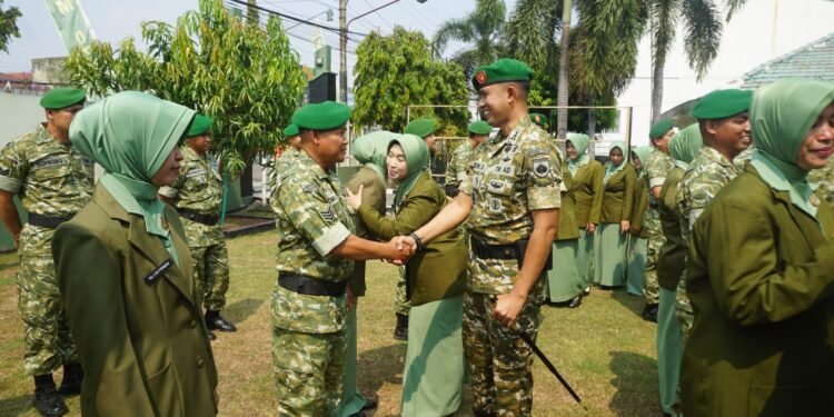 Dandim 0736 Batang Pimpin Upacara Kenaikan Pangkat 31 Prajurit