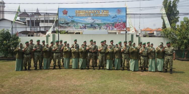 Dandim 0736 Batang Pimpin Upacara Kenaikan Pangkat 31 Prajurit