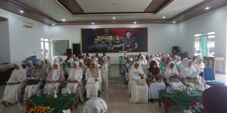 Gabungan Organisasi Wanita (GOW) bersama Persit Kartika Chandra Kirana Cabang XXIV Kodim 0736/Batang Gelar Doa Bersama