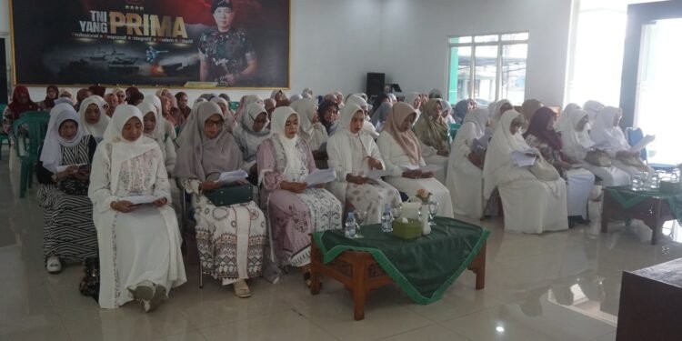 Gabungan Organisasi Wanita (GOW) bersama Persit Kartika Chandra Kirana Cabang XXIV Kodim 0736/Batang Gelar Doa Bersama