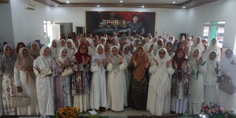 Gabungan Organisasi Wanita (GOW) bersama Persit Kartika Chandra Kirana Cabang XXIV Kodim 0736/Batang Gelar Doa Bersama