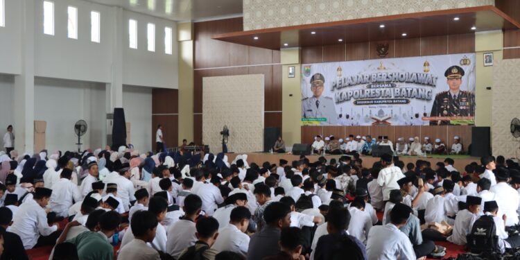 Pelajar Bersholawat di Batang Jadi Momentum Tanamkan Cinta Rasul dan Bentuk Generasi Hebat