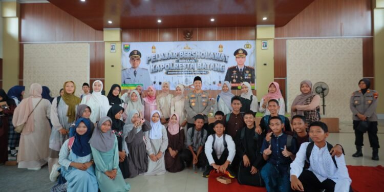 Pelajar Bersholawat di Batang Jadi Momentum Tanamkan Cinta Rasul dan Bentuk Generasi Hebat