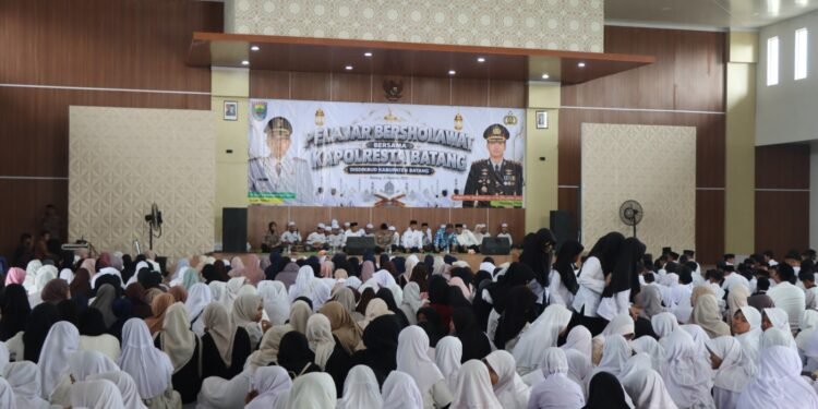 Pelajar Bersholawat di Batang Jadi Momentum Tanamkan Cinta Rasul dan Bentuk Generasi Hebat