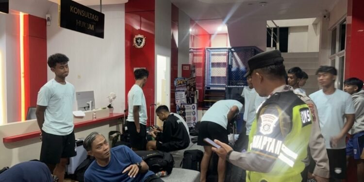 Polisi gerak Cepat tangani Bus Tim Persib Bandung U-18 Diserang Oknum Suporter di Rest Area 360 Batang, Kaca Pecah hingga Barang Hilang